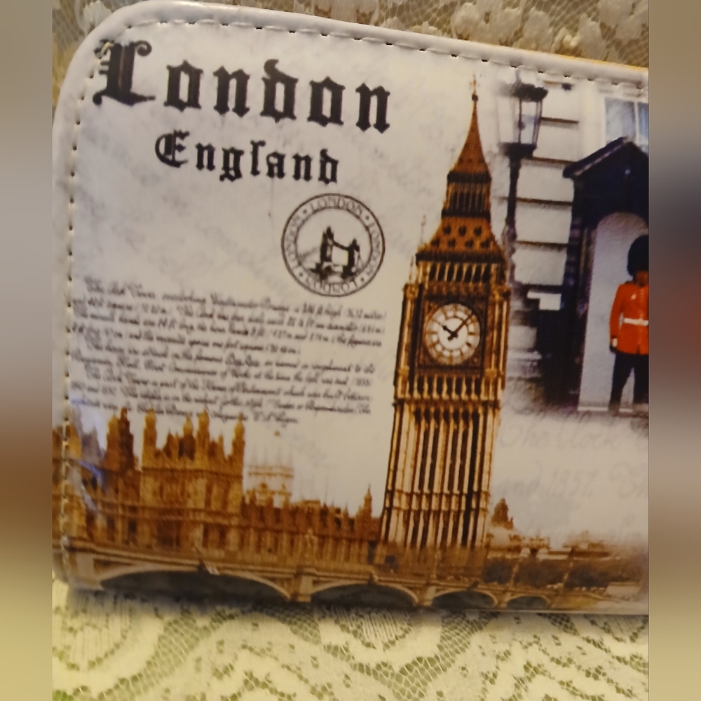 London Themed Wallet And Or Wrislet Lots Of Pretty Tourist Pictures - Picture 3 of 5